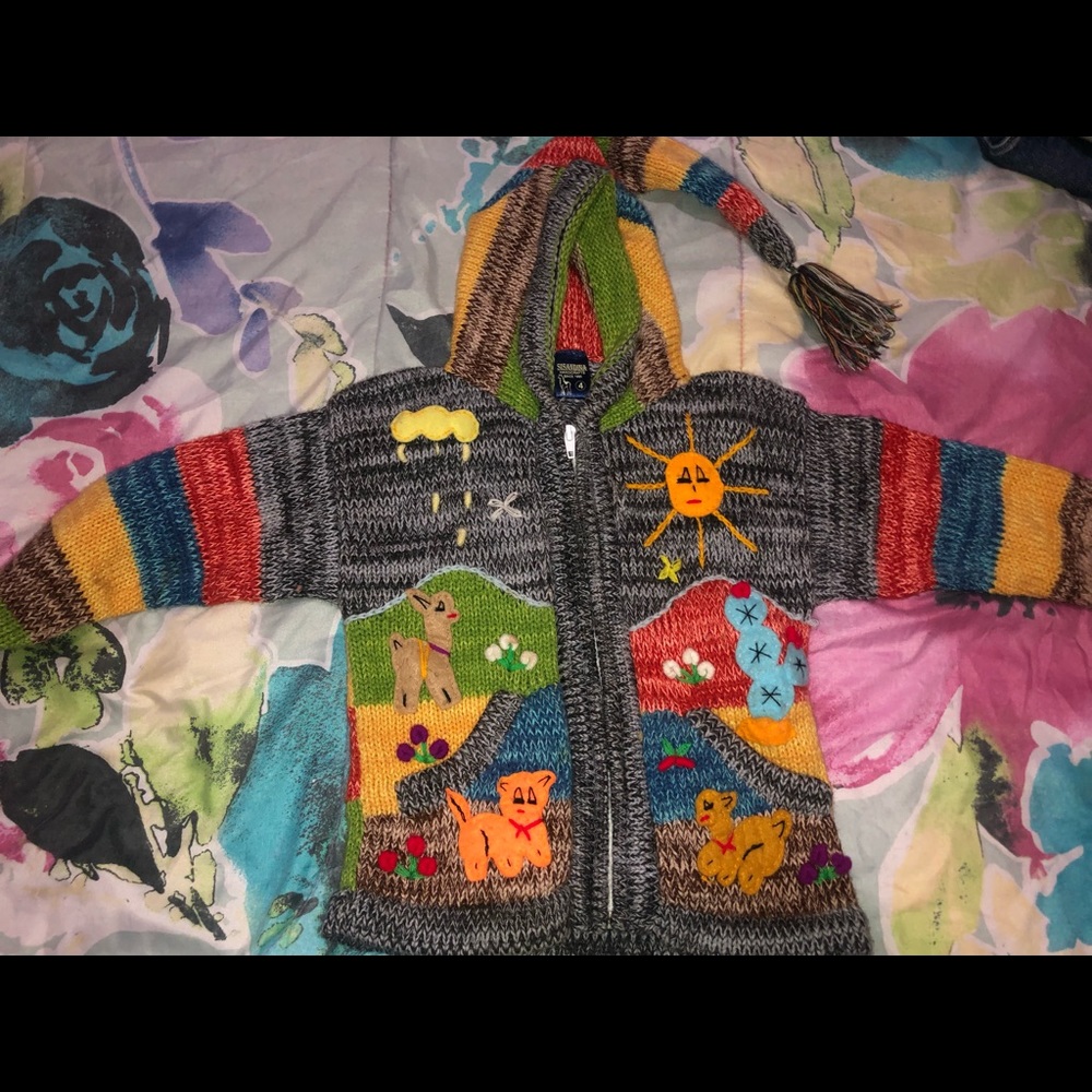Kids unisex hand knitted sweater with beautiful details Size 4